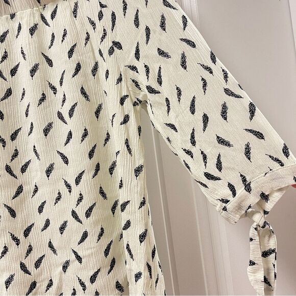 Propaganda Off-the-Shoulder Blouse Ivory Black Leaf Pattern - S - Picture 4 of 11